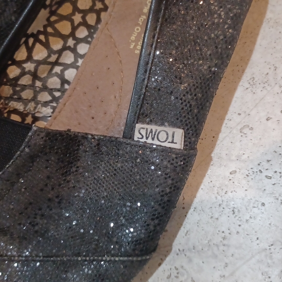 TOMS sparkly black sparkle slip on shoe 8.5 flats boho - Picture 2 of 7